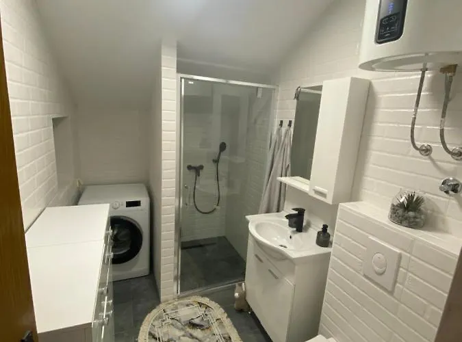 Police * تريبينيي