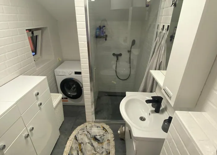 Police شقة تريبينيي