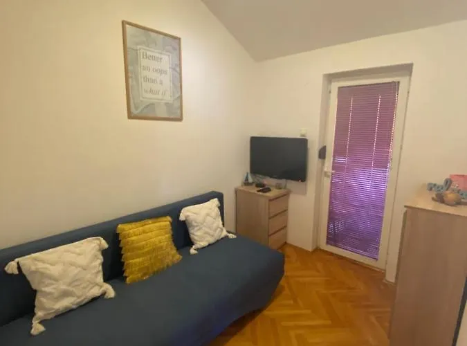 Police تريبينيي