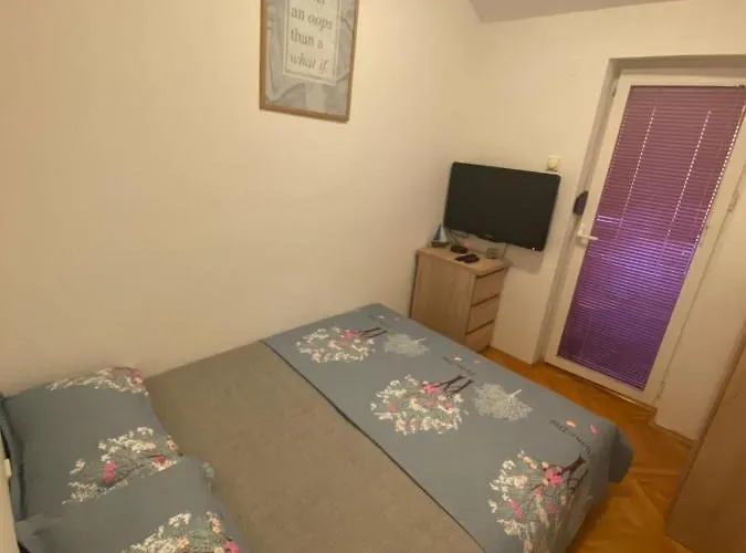 Police شقة تريبينيي