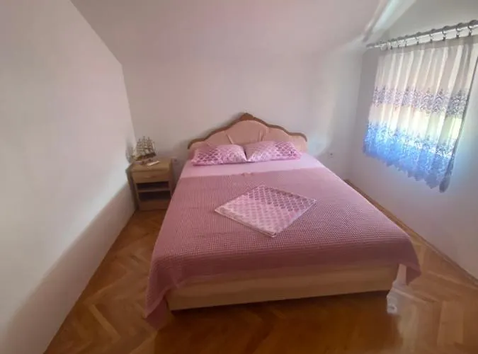 Police تريبينيي